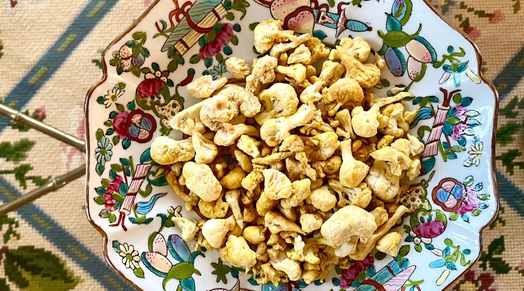 cauliflower, cheesy, vegan, popcorn, snacks, dada, decadence